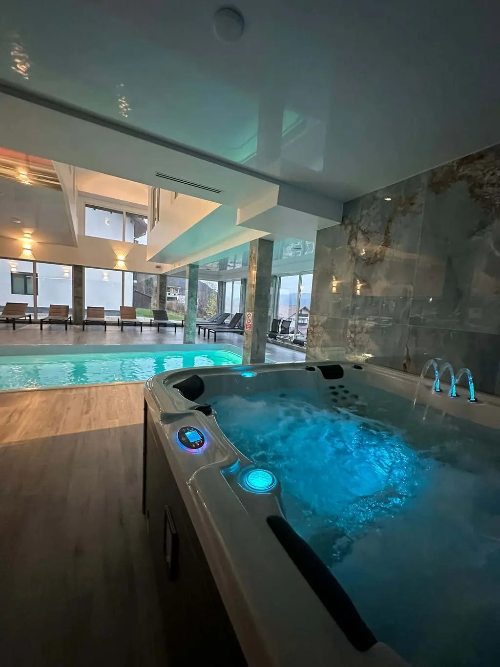 Jacuzzi cu hidromasaj